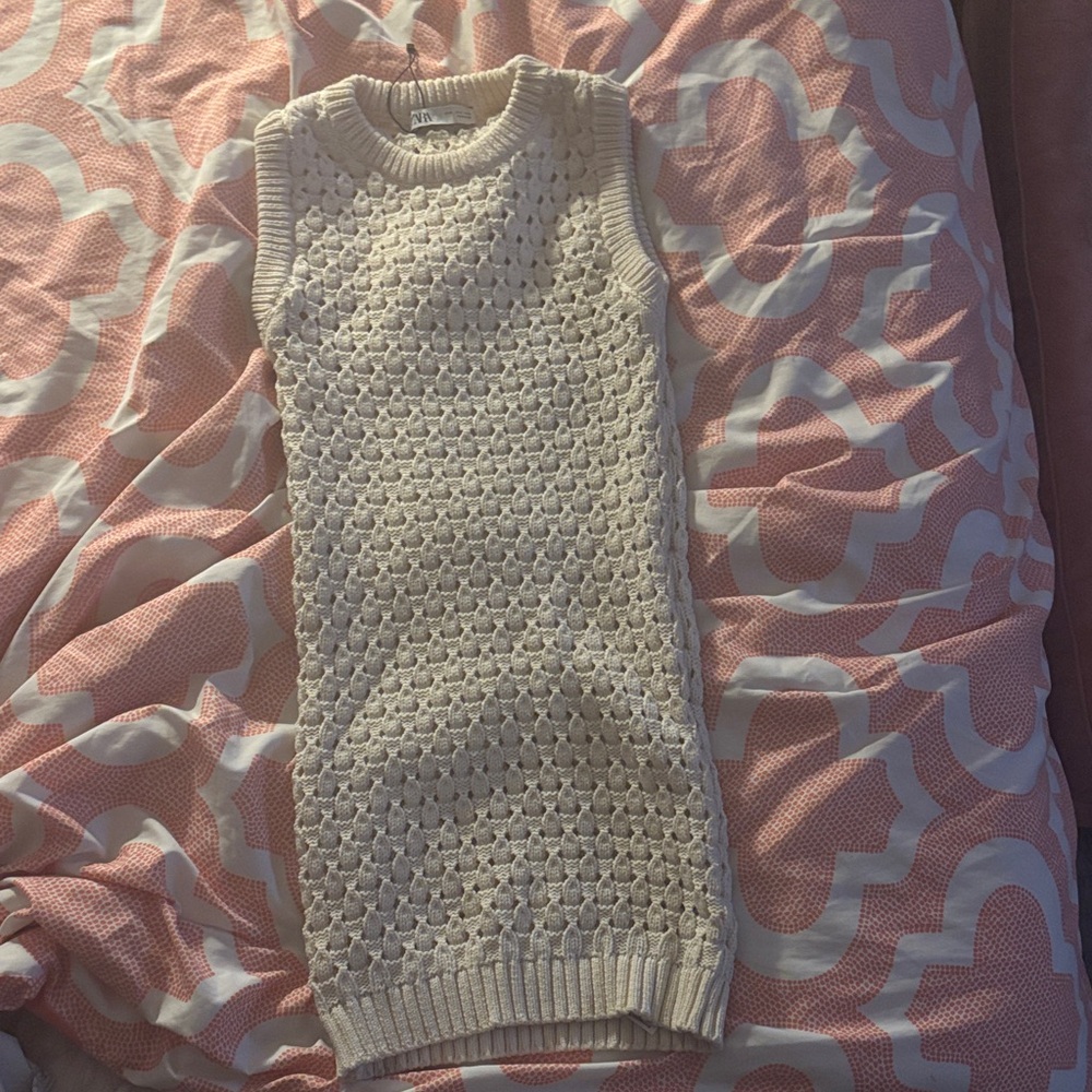 Zara Cream Sleeveless Knit Sweater